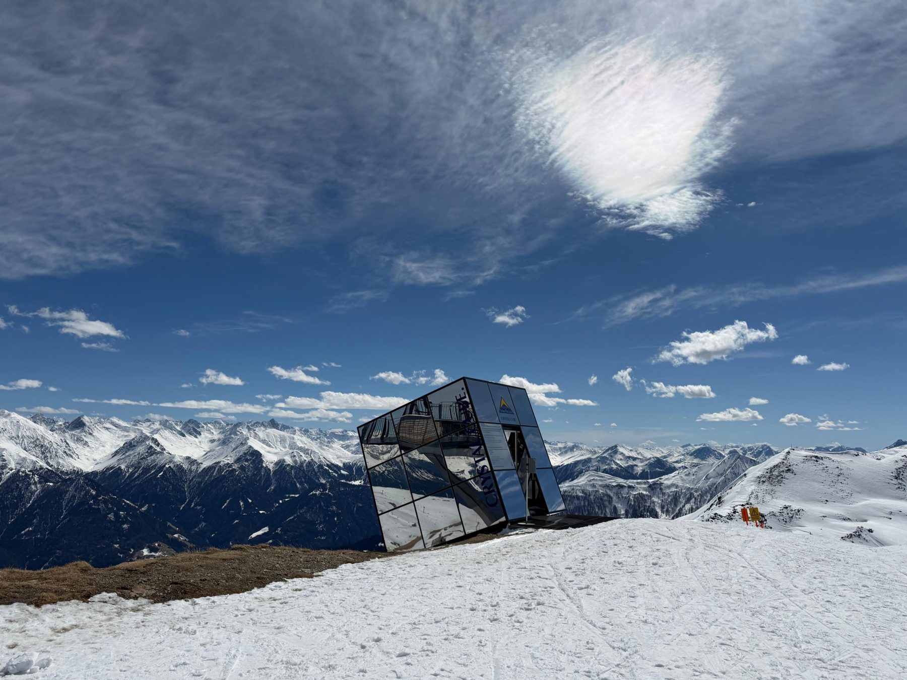 Home Crystal Cube Gipfelstation mit Bergpanorama